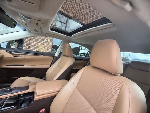 Used 2017 Lexus ES 350 w/ Premium Package FWD image 19