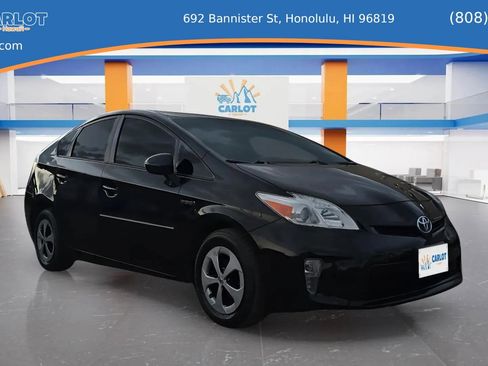 Used 2015 Toyota Prius Three image 1