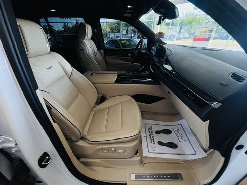 Used 2022 Cadillac Escalade Premium Luxury w/ Performance Package AWD/4WD image 42