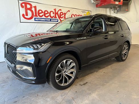 Used 2025 Lincoln Aviator 2WD w/ Jet Appearance Package image 2