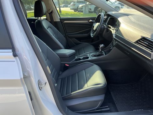 Used 2024 Volkswagen Jetta SE FWD image 26