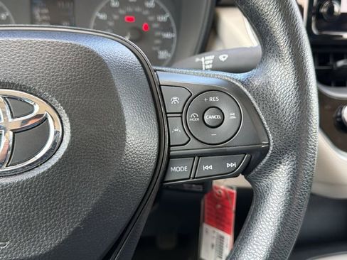 Certified 2025 Toyota Corolla LE image 27