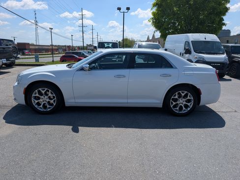 Used 2016 Chrysler 300 C Platinum w/ Safetytec Plus Group image 2
