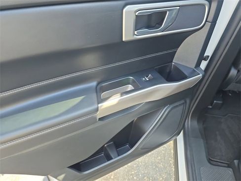Used 2023 Ford Explorer XLT w/ Equipment Group 202A image 9
