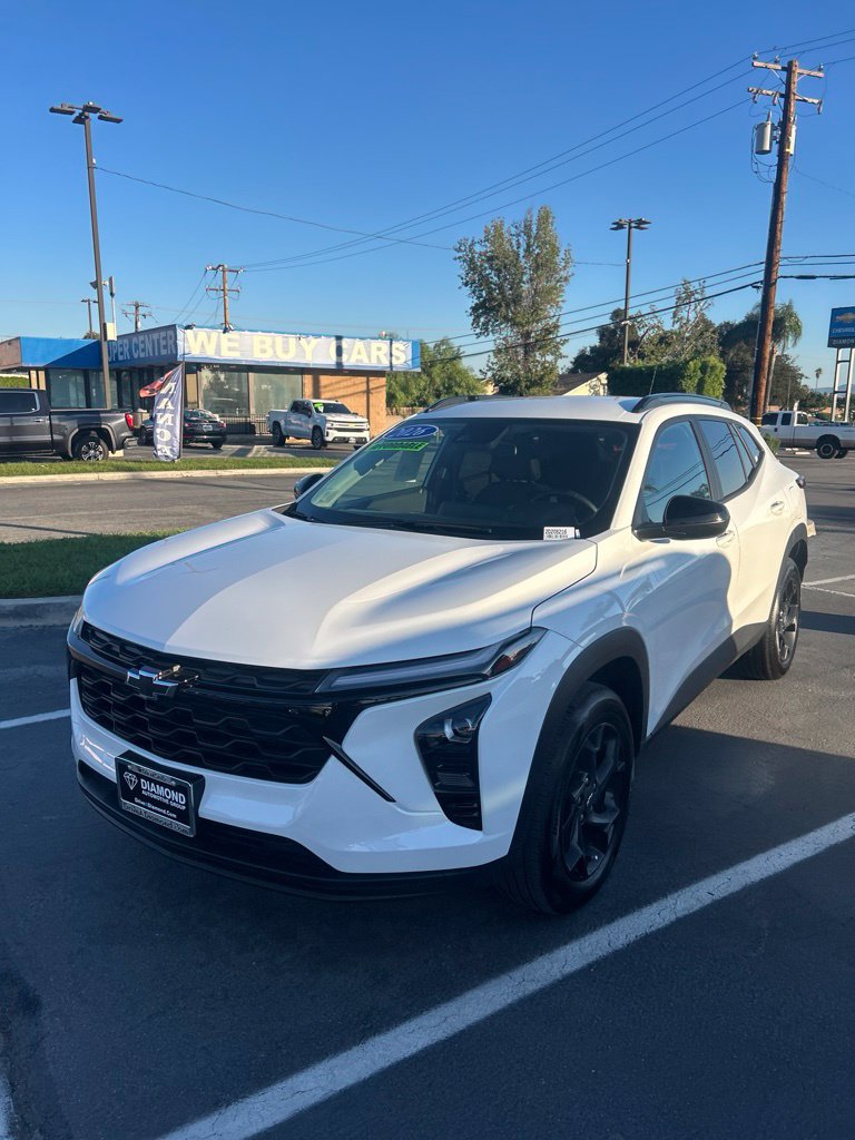 Used 2026 Chevrolet Trax LT w/ Driver Confidence Package FWD image 2