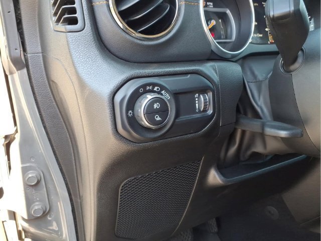 Used 2023 Jeep Gladiator Overland AWD/4WD image 19