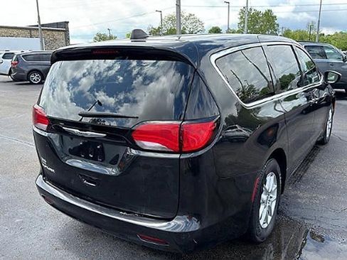 Used 2023 Chrysler Voyager LX FWD image 5