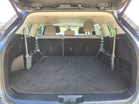 Used 2024 Toyota Highlander LE FWD image 11