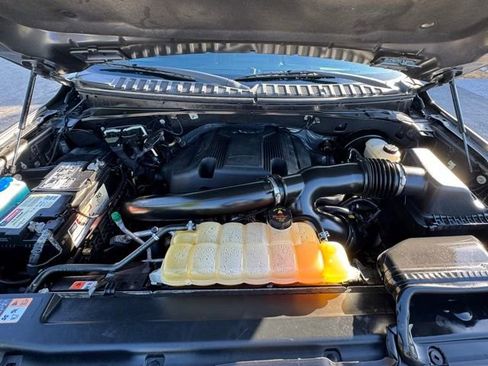 Used 2018 Ford Expedition XLT w/ Equipment Group 202A RWD image 2