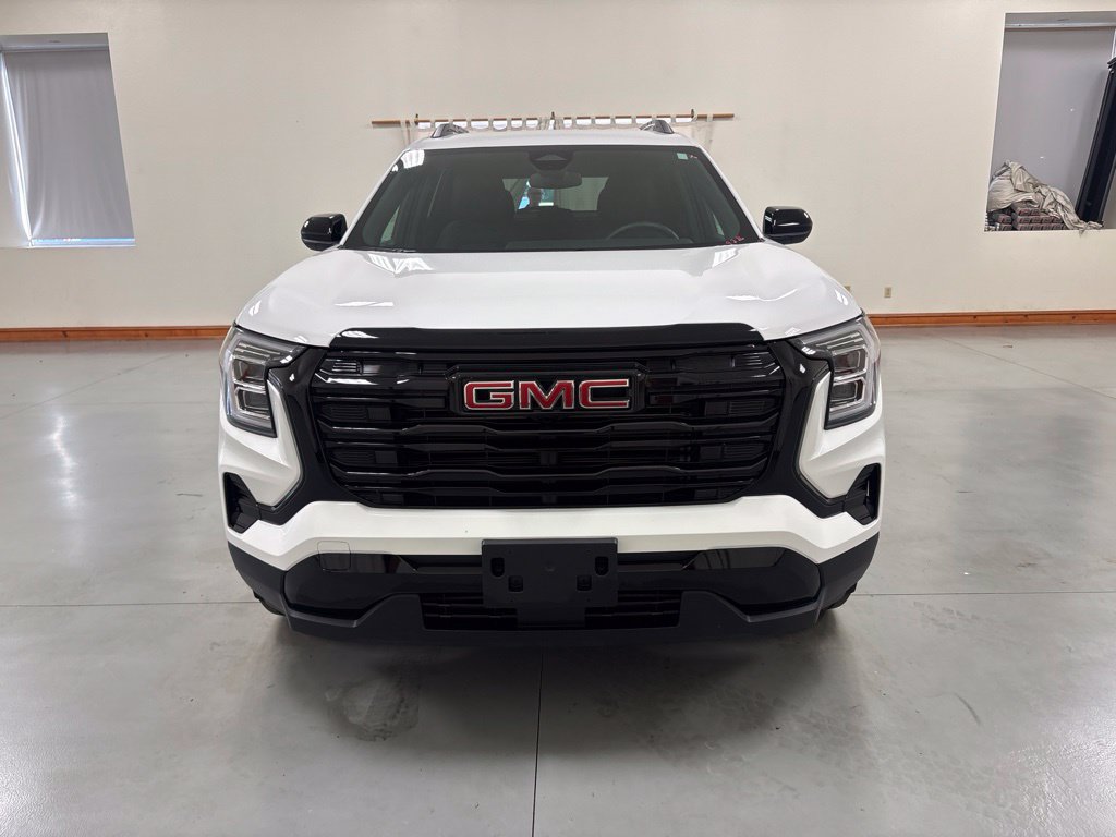 Used 2026 GMC Terrain Elevation w/ Elevation Premium Package FWD image 3
