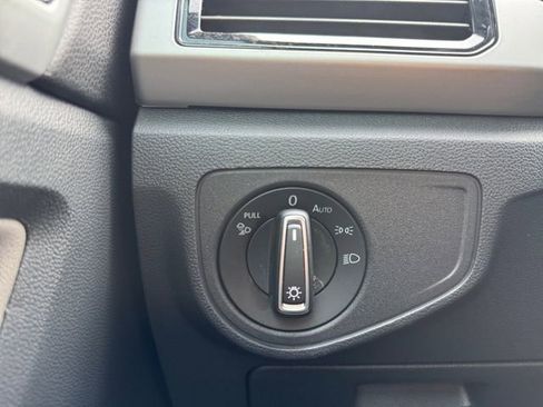 Used 2022 Volkswagen Atlas Cross Sport SE image 6