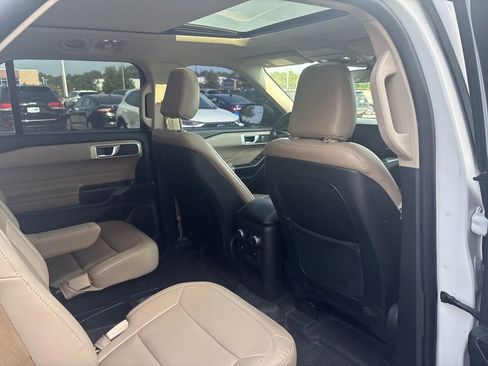 Used 2020 Ford Explorer XLT w/ Equipment Group 202A AWD/4WD image 31