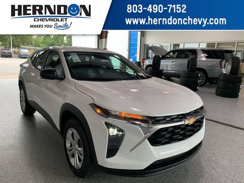 New 2026 Chevrolet Trax LS FWD image 1