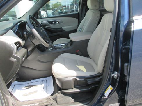 Used 2023 Chevrolet Traverse LS FWD image 14