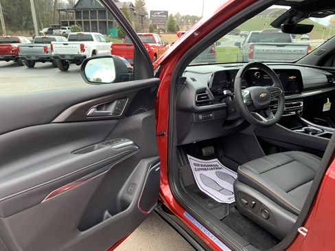 New 2026 Chevrolet Traverse High Country w/ LPO, Floor Liner Package image 6