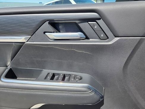 Used 2025 GMC Acadia Elevation FWD image 23