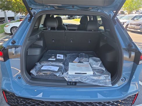 New 2025 Volkswagen Tiguan SE R-Line image 30