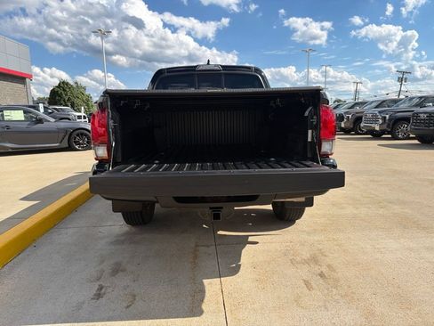 Used 2020 Toyota Tacoma SR AWD/4WD image 8