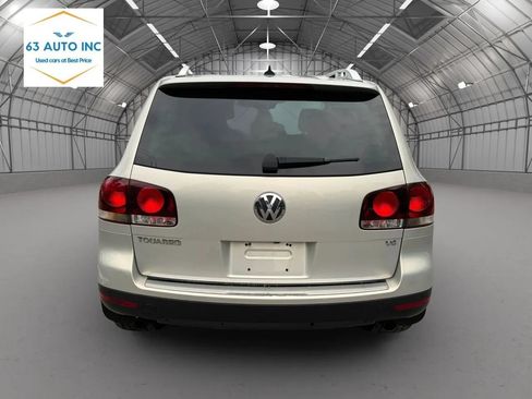Used 2010 Volkswagen Touareg VR6 AWD/4WD image 4