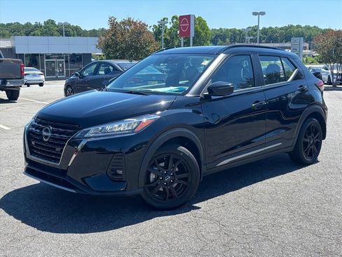 Used 2023 Nissan Kicks SR w/ SR Premium Package FWD image 2