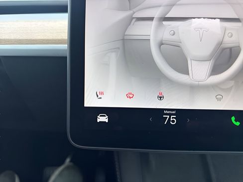 Used 2024 Tesla Model Y Long Range RWD image 23