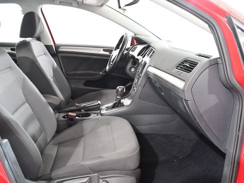 Used 2017 Volkswagen Golf S FWD image 10