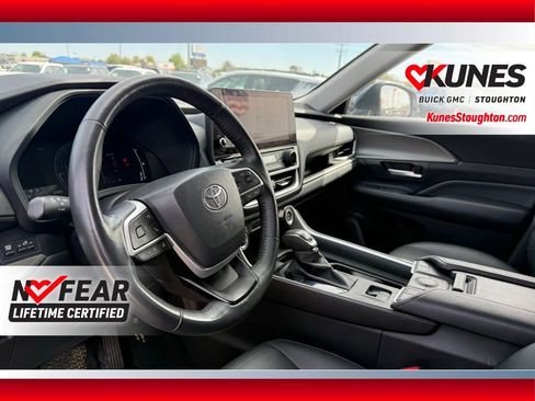 Used 2024 Toyota Grand Highlander AWD image 24