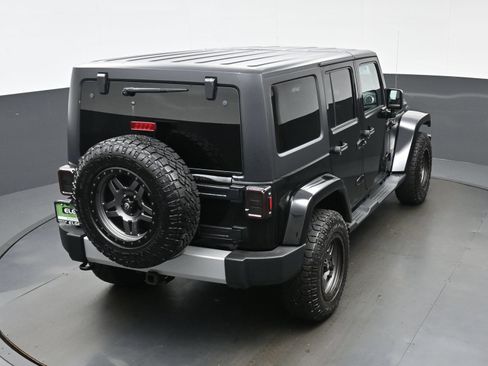 Used 2014 Jeep Wrangler Unlimited Sahara w/ Connectivity Group AWD/4WD image 37