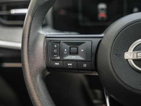 Used 2025 Nissan Kicks SV AWD/4WD image 36