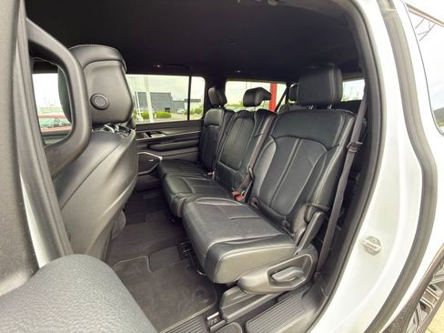 Used 2024 Jeep Wagoneer L Series II w/ Flexible Seating Group AWD/4WD image 27
