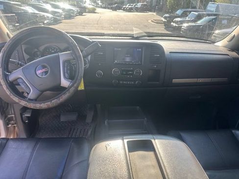 Used 2011 GMC Sierra 2500 SLE w/ SLE Preferred Package AWD/4WD image 17