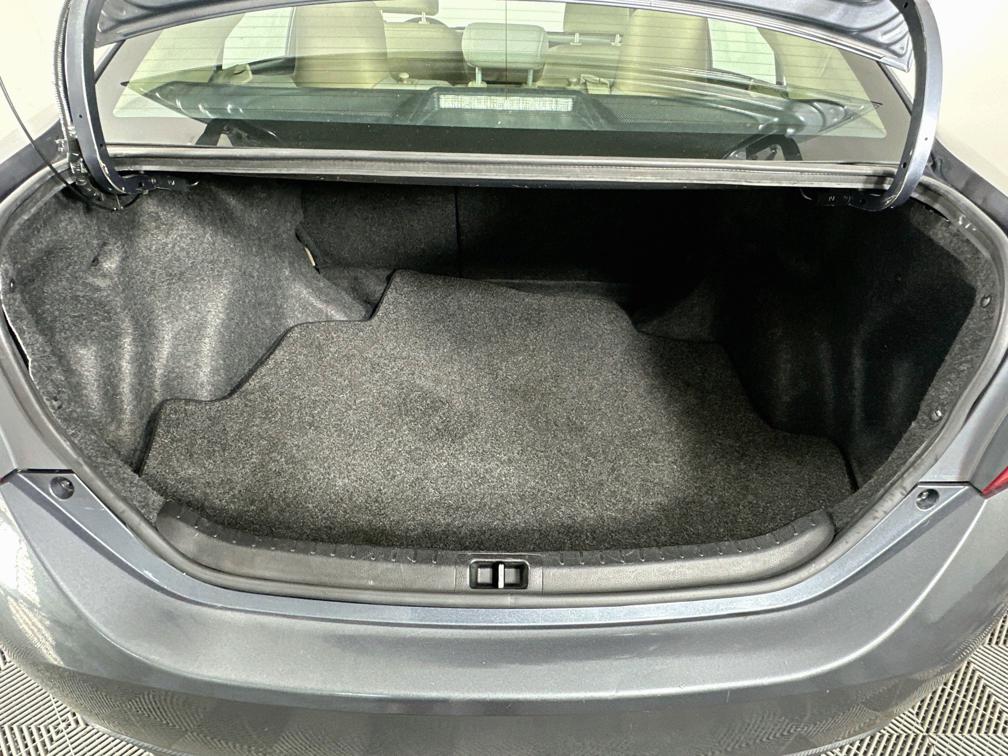 Used 2014 Toyota Corolla LE FWD image 27