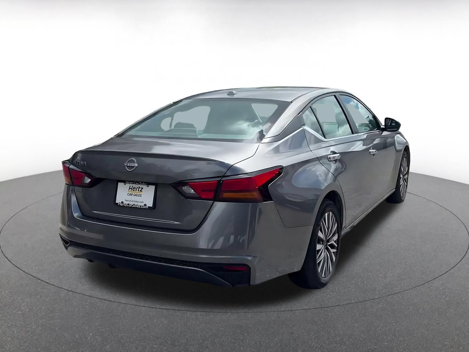 Used 2025 Nissan Altima 2.5 SV FWD image 12