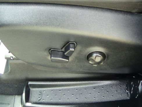Certified 2025 Chrysler Pacifica Select FWD image 20