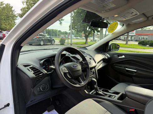 Used 2017 Ford Escape SE FWD image 10