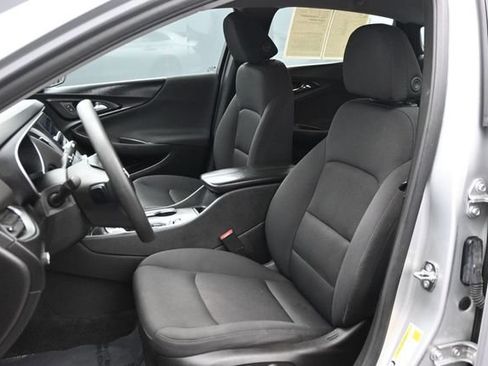 Used 2022 Chevrolet Malibu LT FWD image 5
