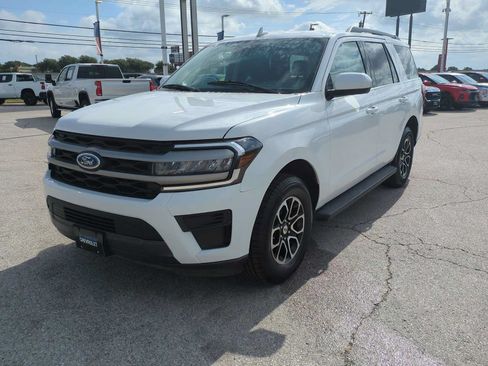 Used 2024 Ford Expedition XLT RWD image 4