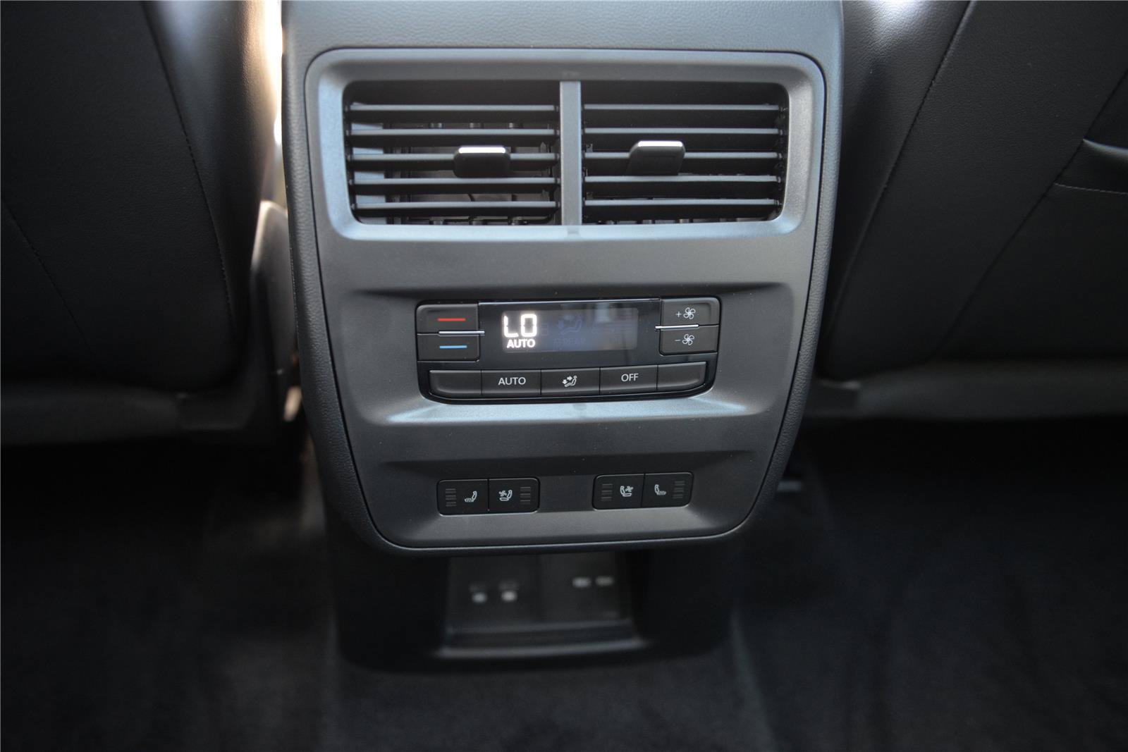 New 2027 Volkswagen Atlas SEL R-Line AWD/4WD image 21