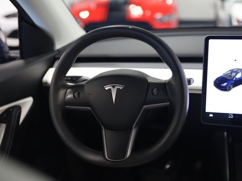 Used 2021 Tesla Model Y Long Range AWD/4WD image 23