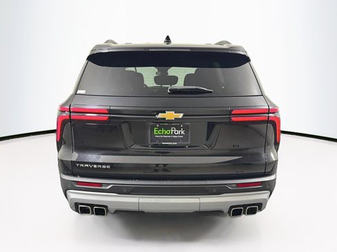 Used 2025 Chevrolet Traverse LT FWD image 7