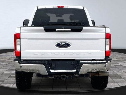 Used 2019 Ford F250 XLT w/ XLT Premium Package image 4