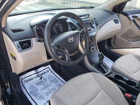 Used 2014 Hyundai Elantra SE w/ Option Group 02 FWD image 9