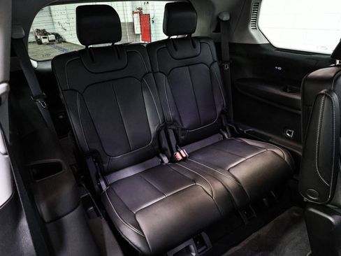 Used 2023 Jeep Grand Cherokee L Limited w/ Black Appearance Package image 24