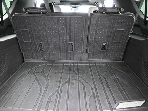 Used 2023 Chevrolet Suburban Z71 w/ Luxury Package image 18