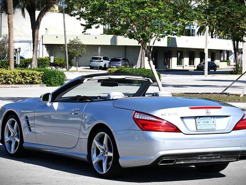 Used 2013 Mercedes-Benz SL 550 SL 550 2dr Convertible image 10