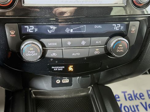 Used 2019 Nissan Rogue SV image 15