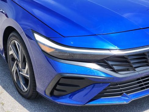 Used 2025 Hyundai Elantra Limited FWD image 9