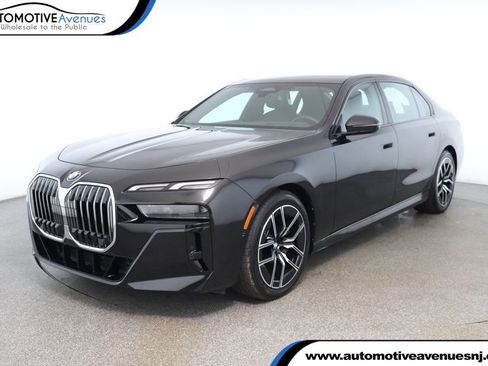 Used 2024 BMW 740i image 1