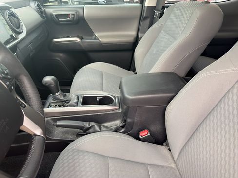 Used 2021 Toyota Tacoma SR5 w/ SR5 Appearance Package (SM) RWD image 10