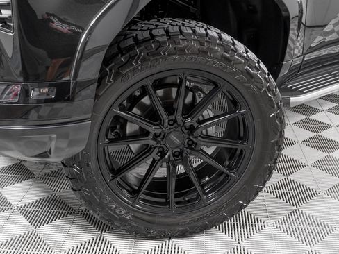 Used 2024 Lexus GX 550 w/ Accessory Package (2T) image 34